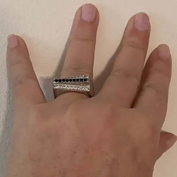 Vintage triple bar ring with white and black stones sz 6